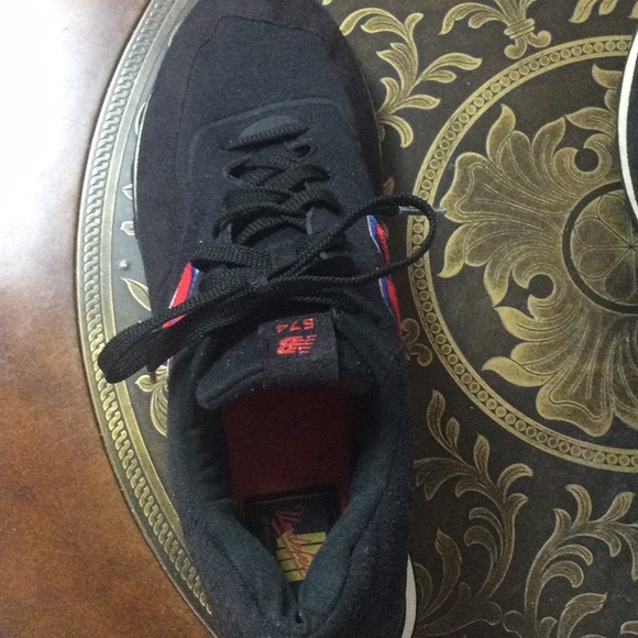 Used new balance shoes - Picture 3 of 3